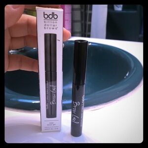 NIB BILLION DOLLAR BROWS CLEAR BROW GEL